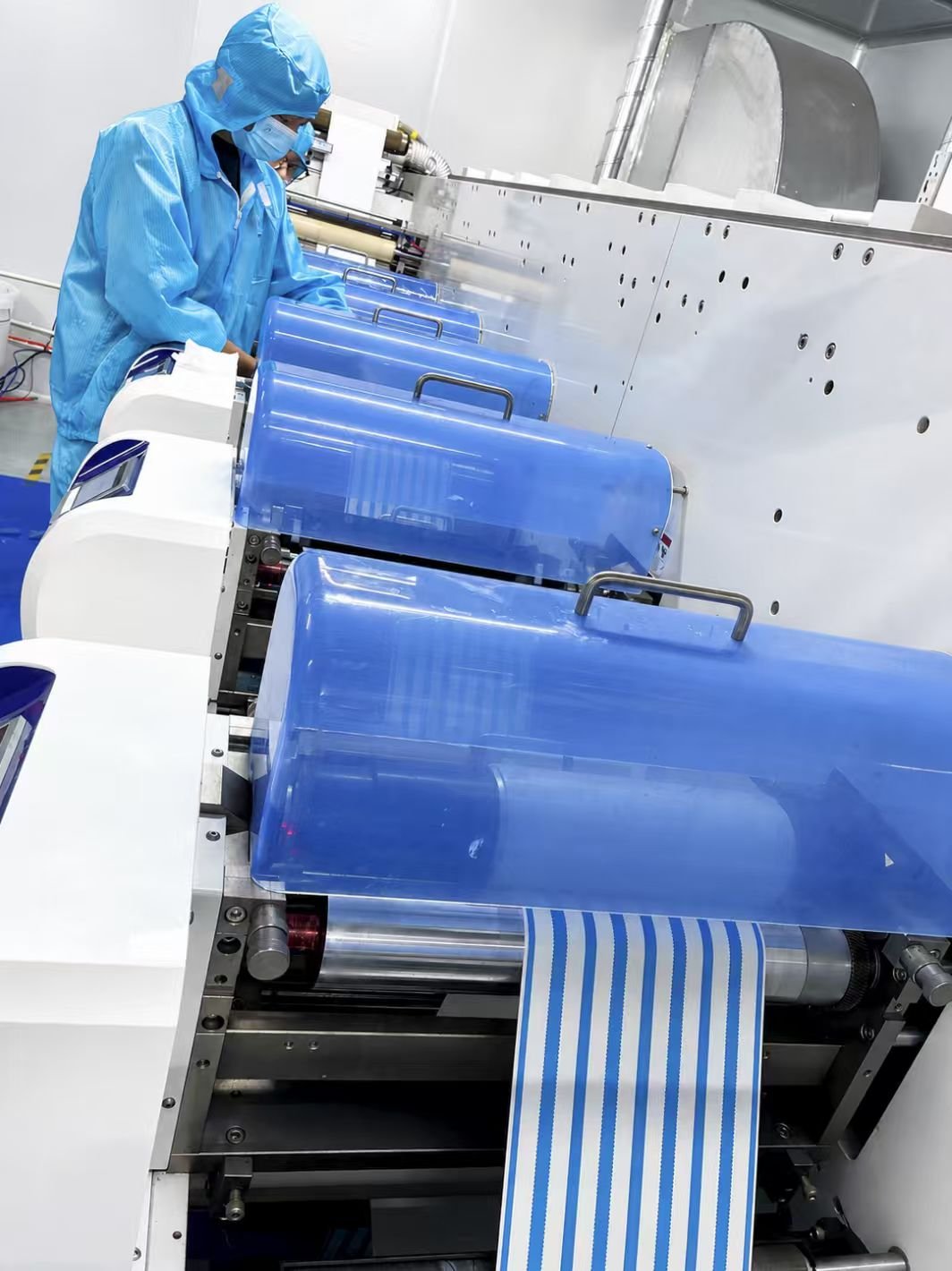 Operator inspecting a continuous flexographic printing line